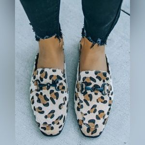 VICI ADELIA LEOPARD LOAFER MULE - Size 9